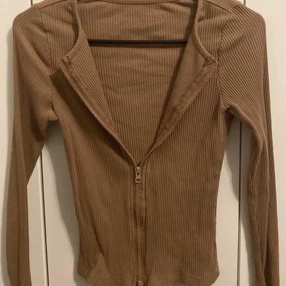 Long sleeve zip up top - Picture 2 of 3